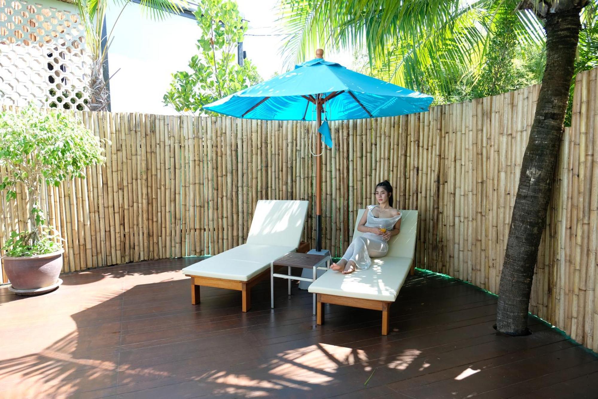 Le Resort And Villas Rawai Exterior foto A bamboo fence