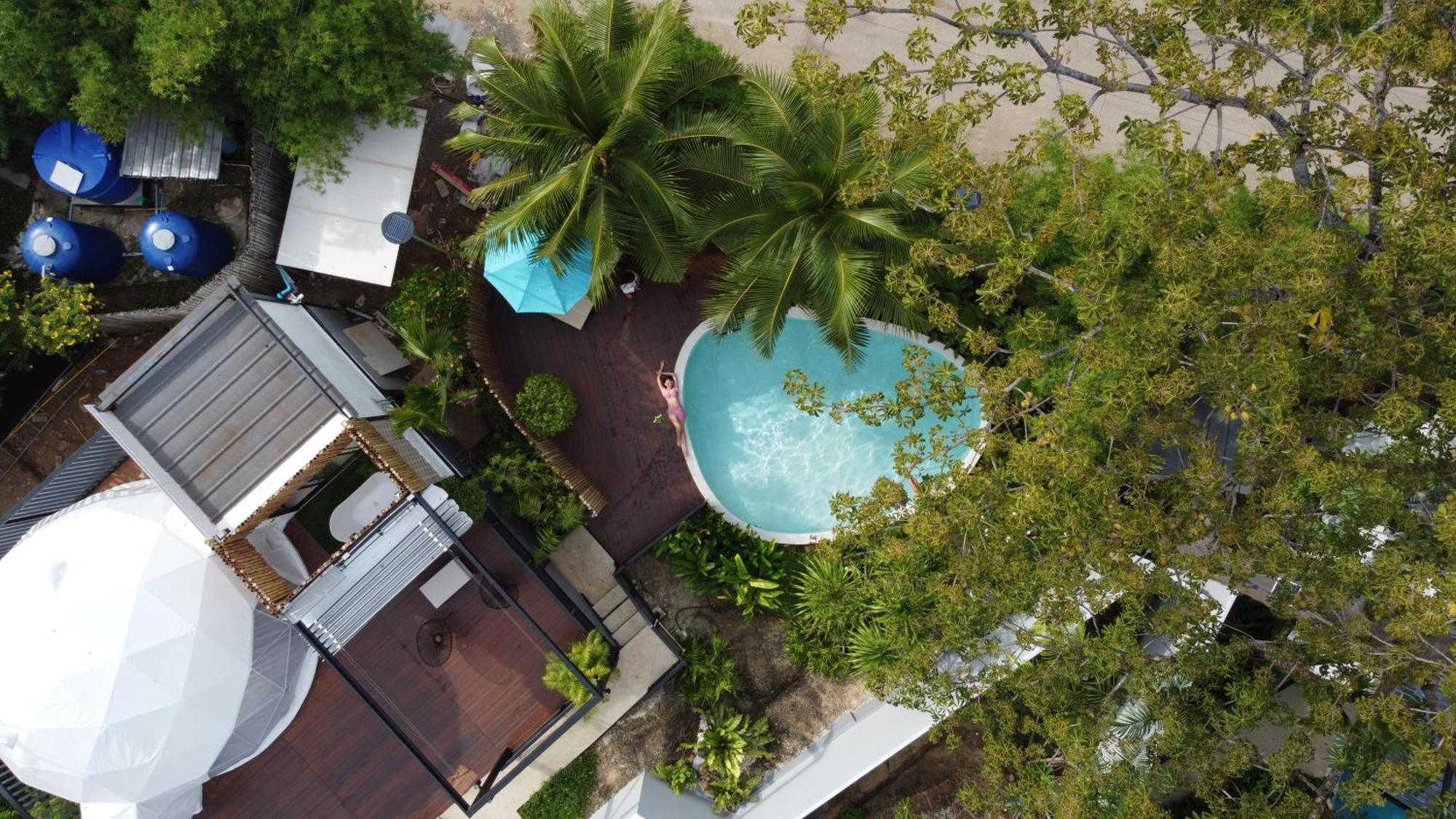 Le Resort And Villas Rawai Exterior foto Aerial view of the pool at the hotel