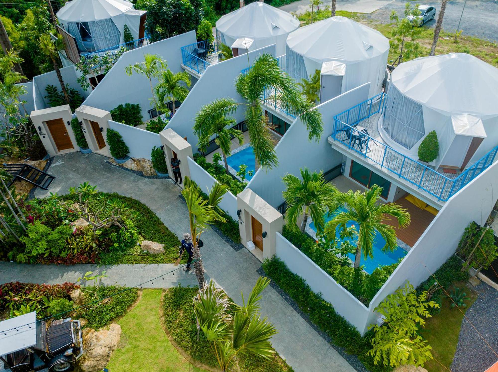 Le Resort And Villas Rawai Exterior foto The resort's villas