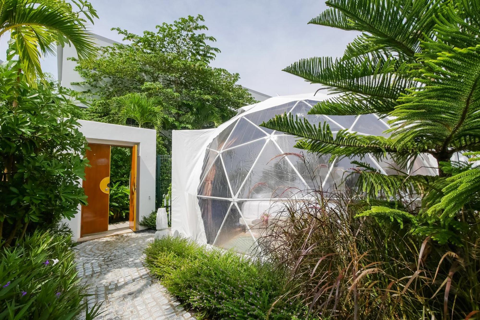 Le Resort And Villas Rawai Exterior foto The 10m dome