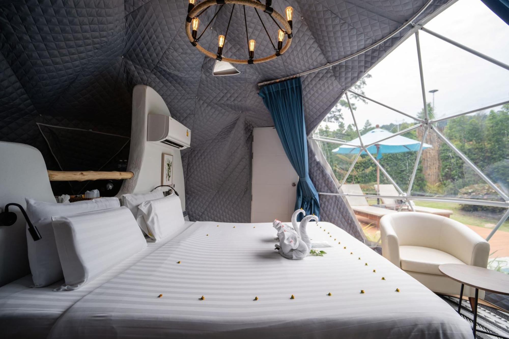 Le Resort And Villas Rawai Exterior foto Interior of a glass dome